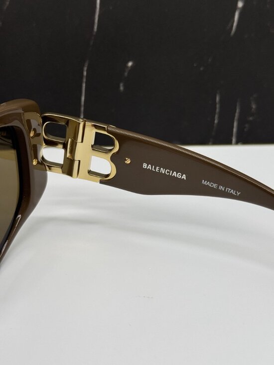 NEW Balenciaga BB0004S Shield Sunglasses in Silver Mirror Balenciaga BB0004S Shield Mirrored Sunglasses in Silver | eBay main image 4